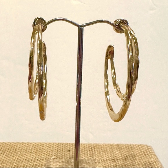 Banana Republic Earrings Gold tone double hoops hammered - Picture 2 of 14